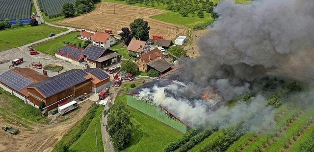 3,5 Millionen Euro Schaden entstand be...alle in Meckenbeuren im Bodenseekreis.  | Foto: Felix Kstle