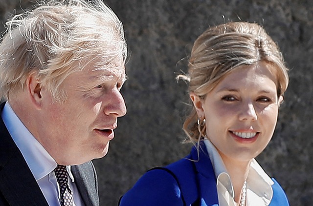 Boris und Carrie Johnson  | Foto: PETER NICHOLLS (AFP)