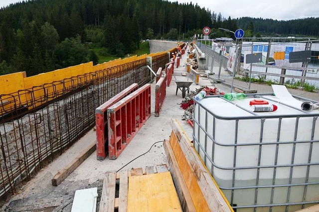 Die Sanierung der Schluchsee-Staumauer...iten dauern mindestens bis November.    | Foto: Ralf Morys