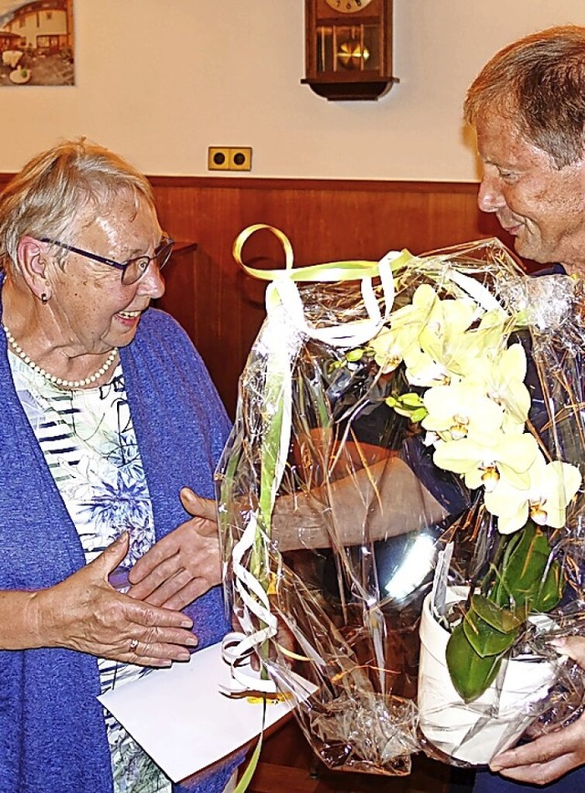 Rita Schle wurde vom bisherigen Ortsv... Bernhard Amann fr ihre Treue geehrt.  | Foto: Heidi Rombach