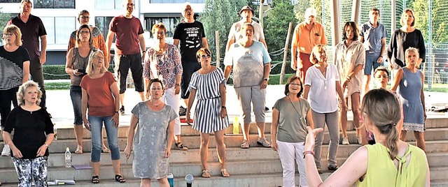 Die New Gospel Singers unter der Leitu...in Anne Ktemeier  traten in Murg auf.  | Foto: Reinhard Herbrig