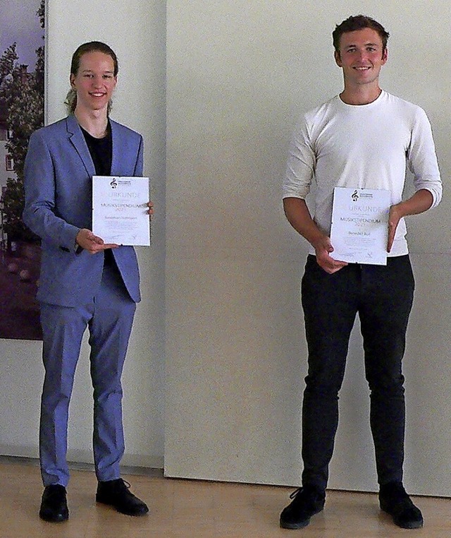 Jonathan Hofmann und Benedikt Boll erhalten ein Stipendium (von links).  | Foto:  