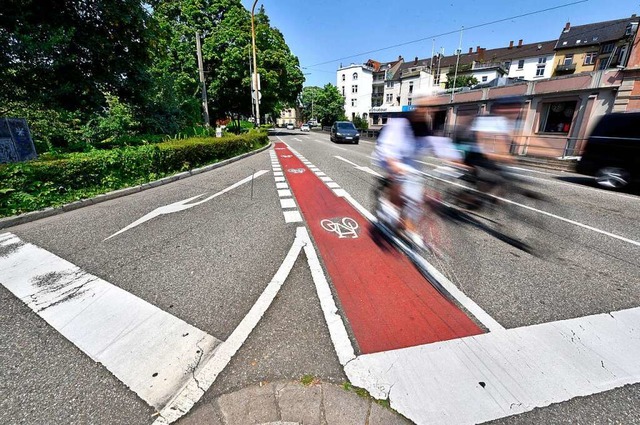 Statt einer engen Fahrrad- und einer A...ig eine breite kombinierte Spur geben.  | Foto: Thomas Kunz