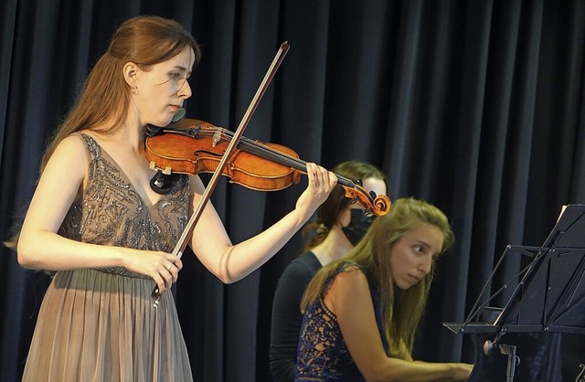 Die aus Laufenburg stammende Geigerin ...e mit leidenschaftlich-bewegtem Spiel.  | Foto: Roswitha Frey