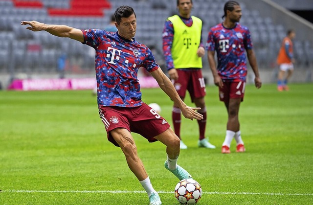 Robert Lewandowski und die Bayern mssen auf den Saisonstart warten.  | Foto: Sven Hoppe (dpa)