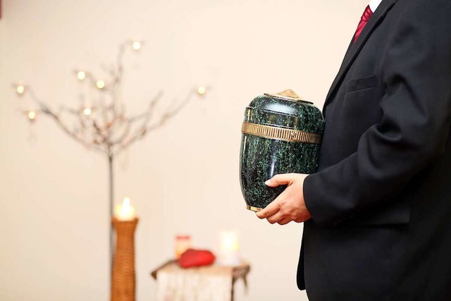 Die Urne eines Verstorbenen darf in de...ht einfach zu Hause aufbewahrt werden.  | Foto: Sebastian Willnow