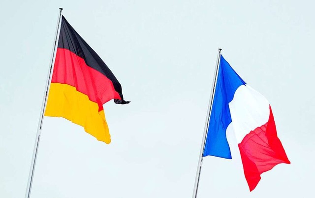 Die Flaggen von Deutschland und Frankreich.  | Foto: Kay Nietfeld