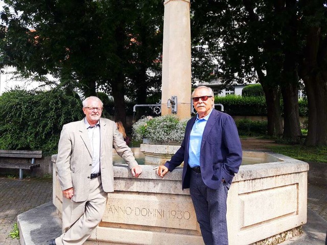 Gustav Fischer (links) und Rolf Brugge...nach der Stadterhebung entstanden ist.  | Foto: Verena Pichler