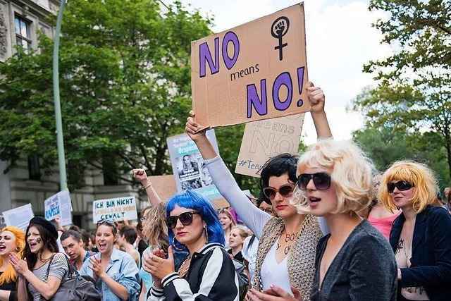 Emp�rung �ber Urteil, das dem Opfer einer Vergewaltigung Mitschuld gibt