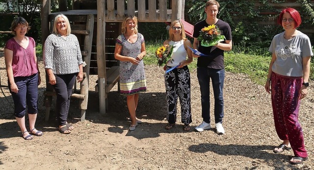 Pfarrerin Britta Hannemann (rechts) vo...rungen zur &#8222;Sprach-Kita&#8220;.   | Foto: Christine Weirich