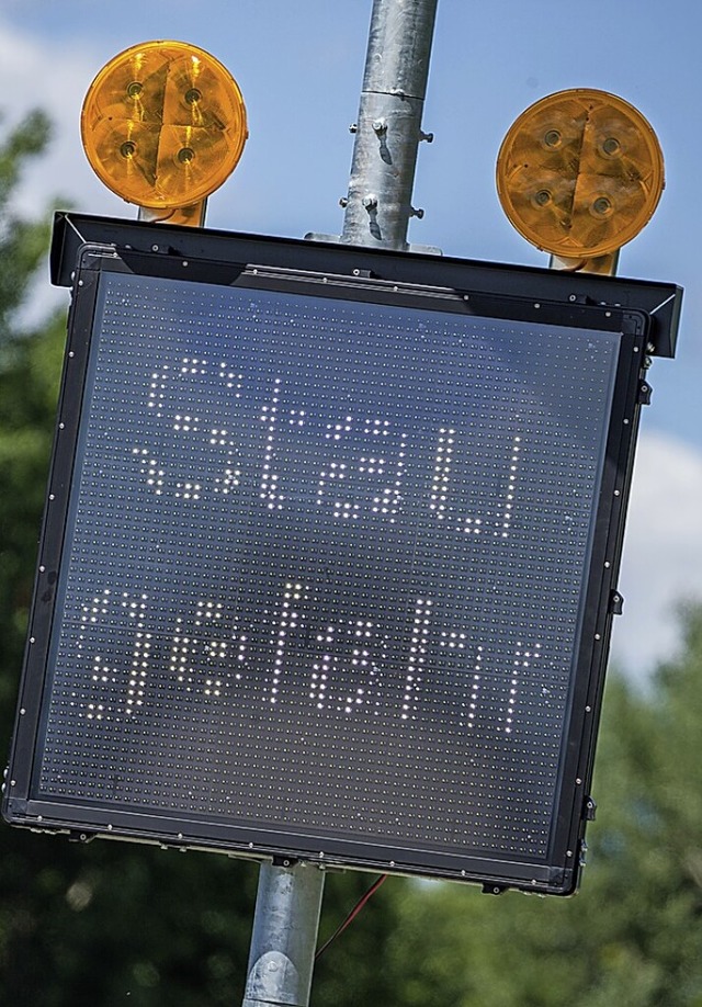 Staut sich auf der B31 der Verkehr, wird es in Burg-Birkenhof voll.  | Foto: Mohssen Assanimoghaddam