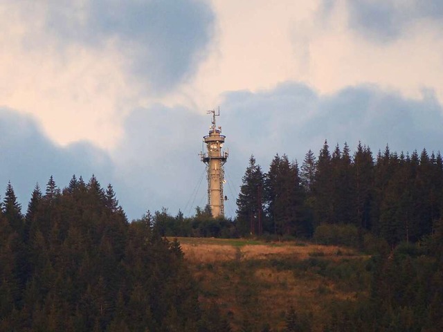 Der Hochfirstturm knnte einen neuen N...ekommen. Dagegen regt sich Widerstand.  | Foto: Peter Stellmach