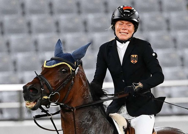 Annika Schleu nach ihrer Disqualifikat... hatte mehrmals den Sprung verweigert.  | Foto: Marijan Murat (dpa)