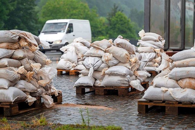 Um den Betroffenen des Hochwassers zu ...Region einiges auf die Beine gestellt.  | Foto: Harald Tittel (dpa)