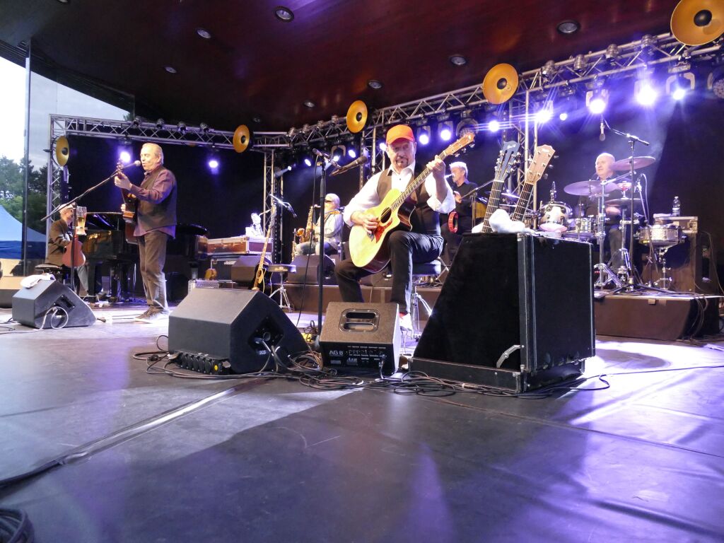 Welch wrdiger Abschluss der Open-Air-Saison in Bad Krozingen: Die Spider Murphy Gang rockte am Freitag den Kurpark und alle waren zufrieden und dankbar.