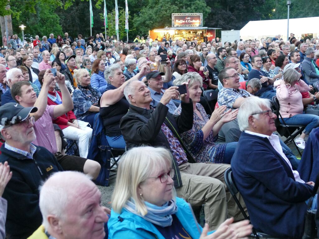 Welch wrdiger Abschluss der Open-Air-Saison in Bad Krozingen: Die Spider Murphy Gang rockte am Freitag den Kurpark und alle waren zufrieden und dankbar.