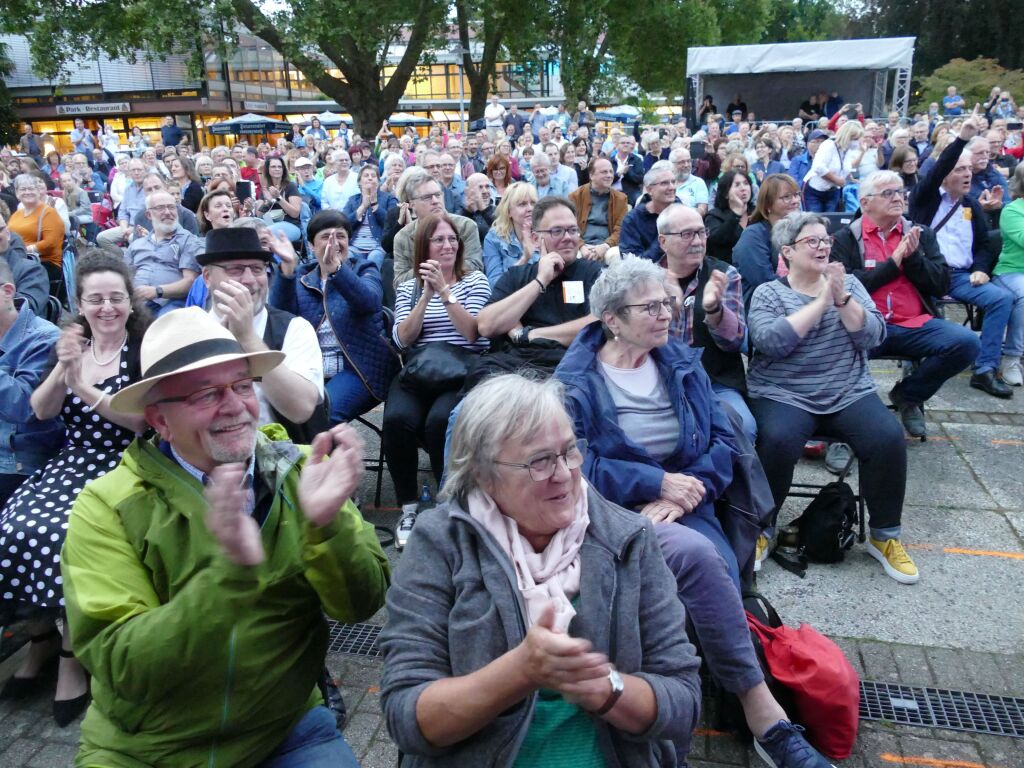 Welch wrdiger Abschluss der Open-Air-Saison in Bad Krozingen: Die Spider Murphy Gang rockte am Freitag den Kurpark und alle waren zufrieden und dankbar.