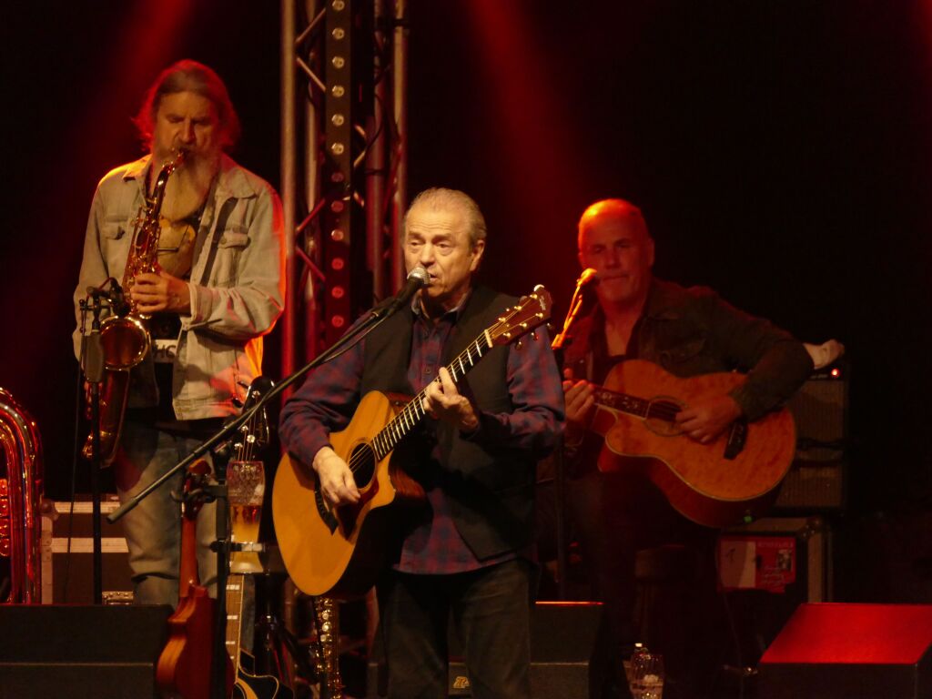 Welch wrdiger Abschluss der Open-Air-Saison in Bad Krozingen: Die Spider Murphy Gang rockte am Freitag den Kurpark und alle waren zufrieden und dankbar.