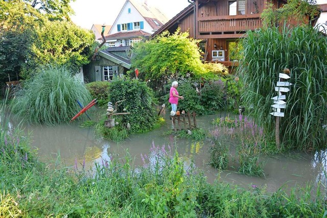 Nach den Regenfllen am Samstagabend s...Eine Garage musste leergepumpt werden.  | Foto: Hannes Lauber