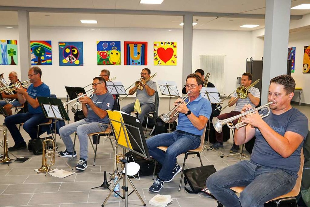 Seit Mitte Juni proben die Musiker von...ude, endlich wieder spielen zu dürfen.  | Foto: Martha Weishaar