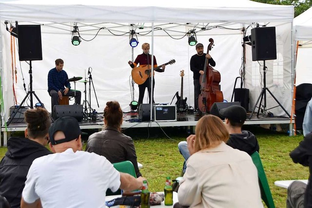 Die Band The Kerstin aus Lrrach macht...Live-Konzert im Stadtpark den Auftakt.  | Foto: Horatio Gollin