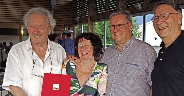 Ehrenbrger Wolfram Wette, Heike Hoffm...hael Stoltenburg (zweiter von rechts).  | Foto: SPD