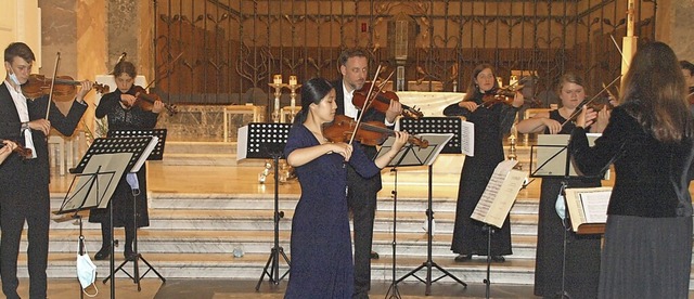 Das Kammerorchester Deutsche Spohr Phi...eigerin Sophie Wang im St. Blasier Dom  | Foto: Karin Stckl-Steinebrunner