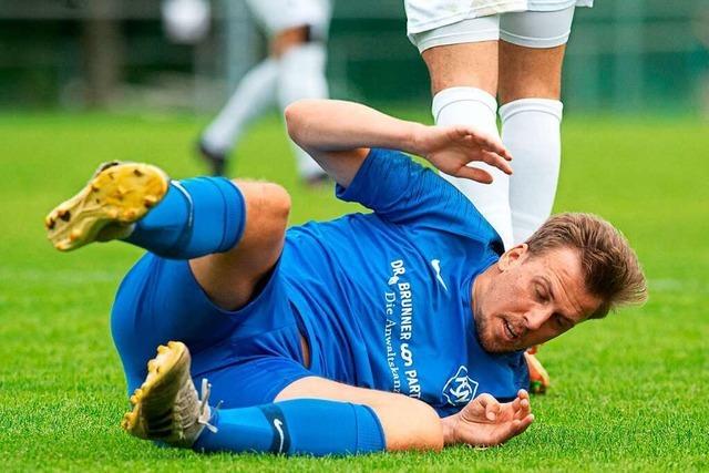 FC Neustadt beendet das Spiel in Denkingen nach zwei Ampelkarten mit neun Spielern und punktet dennoch