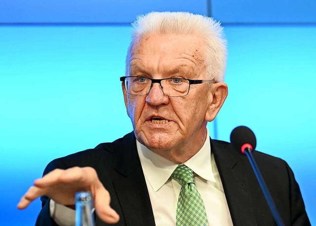 Winfried Kretschmann (Grne), hier im ... die sich nicht impfen lassen mchten.  | Foto: Bernd Weissbrod (dpa)