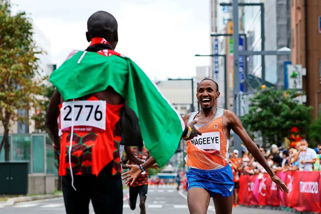 Abdi Nageeye (2:09:58) aus den Niederlanden wird Zweiter.  | Foto: GIUSEPPE CACACE (AFP)