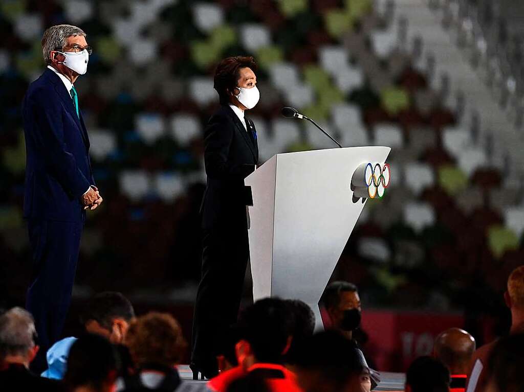 Seiko Hashimoto (r.), Prsident des Organisationskomitees der Olympischen Sommerspiele in Tokio, und IOC-Prsident Thomas Bach