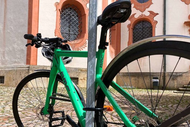 Um das Fahrrad vor Dieben zu schtzen,...sten Gegenstand angeschlossen werden.   | Foto: Claudia Mller