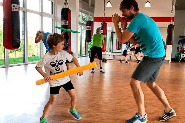 Boxen lernen und das zusammen mit dem Papa.  | Foto: Jens Rckert