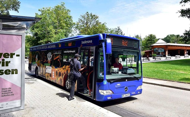 Erhhte Bussteige und ein Warteunterst... an der Haltestelle Eugen-Keidel-Bad.   | Foto: Thomas Kunz