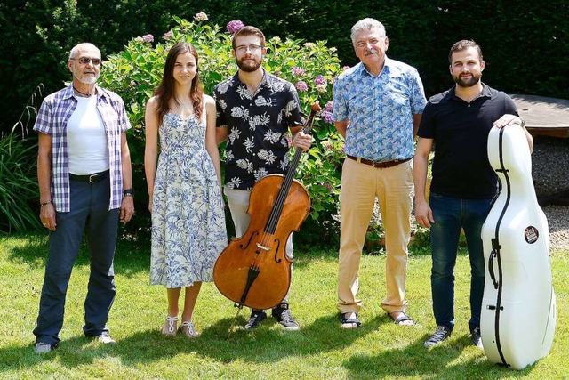 Die Liebe zur Musik verbindet sie: Srd... und Damjan Milasavlievic (von links).  | Foto: Ingo Schneider