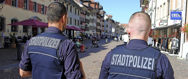 Die Mitarbeiter des Gemeindevollzugsdi...ng in den Gaststtte eingehalten wird.  | Foto:  Schlichter, Juliane