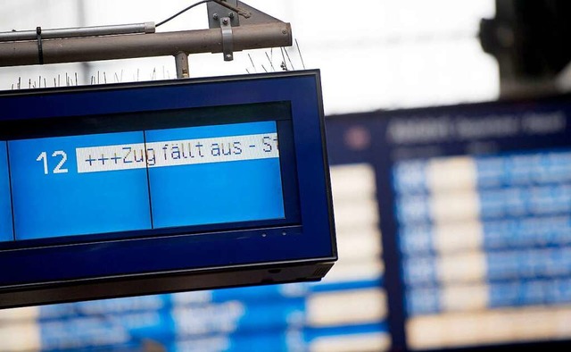 Bahnreisenden drohen aufgrund von Stre...Mittwoch Zugausflle und Versptungen.  | Foto: Daniel Reinhardt (dpa)
