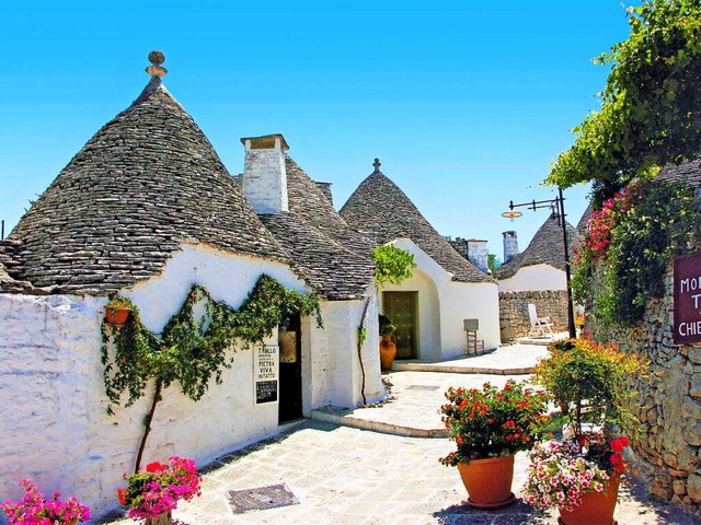 Wei getnchte Trulli-Huser in Alberobello  | Foto: DER Touristik Deutschland GmbH