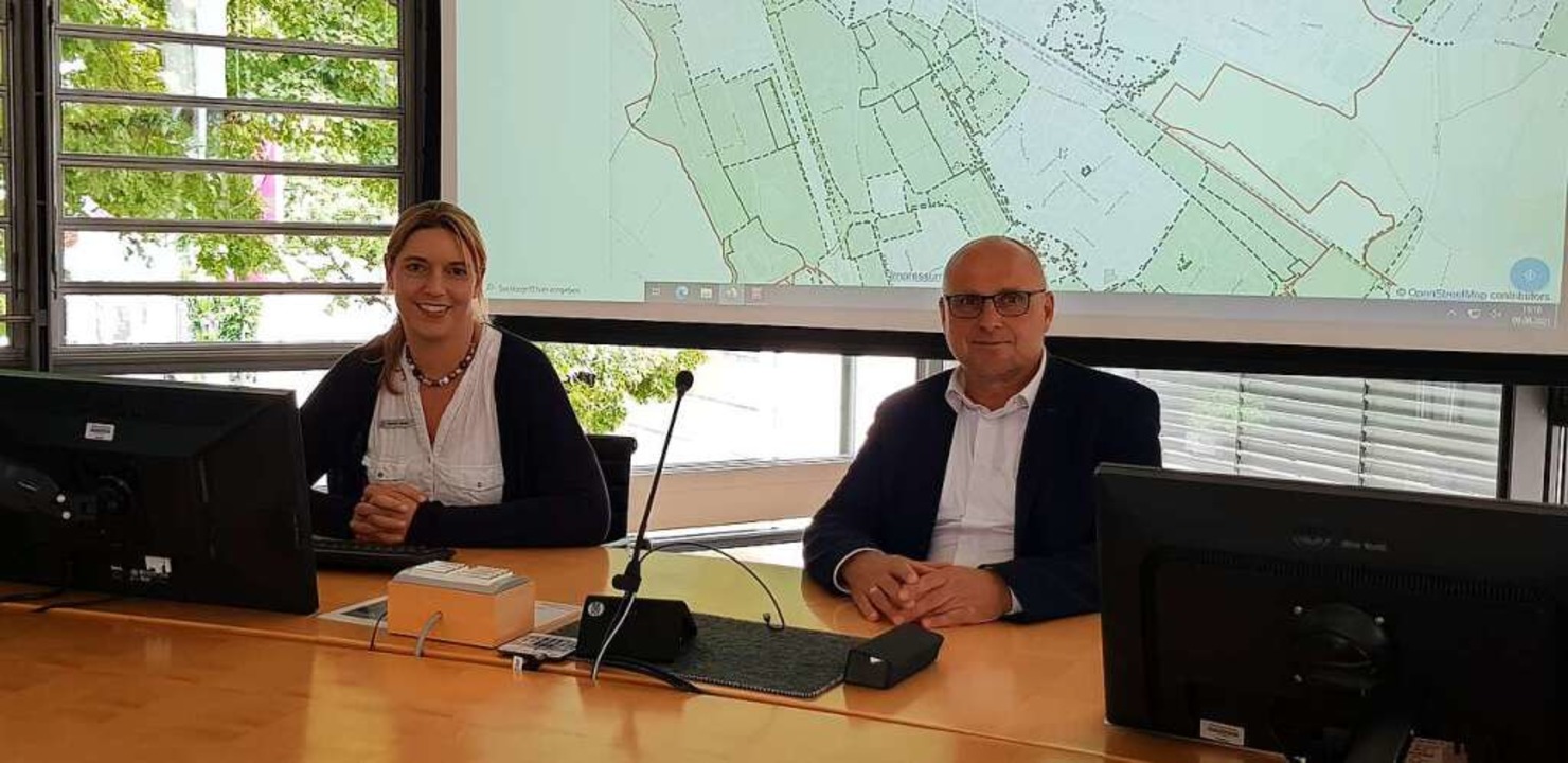Sie prsentieren den neuen Brgerservi...Computer heruntergeladen werden kann.   | Foto: Gerhard Walser