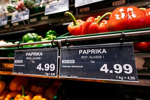 Auch Nahrungsmittel sind deutlich teurer geworden.  | Foto: Fabian Sommer (dpa)