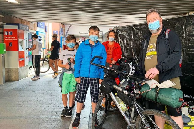 Umweltfreundlich mit der Bahn wollte F...den ersten Urlaubstag mehr als mhsam.  | Foto: Helmut Seller