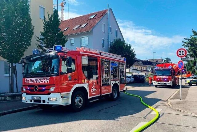 Die Feuerwehr Weil am Rhein muss einen Küchenbrand löschen