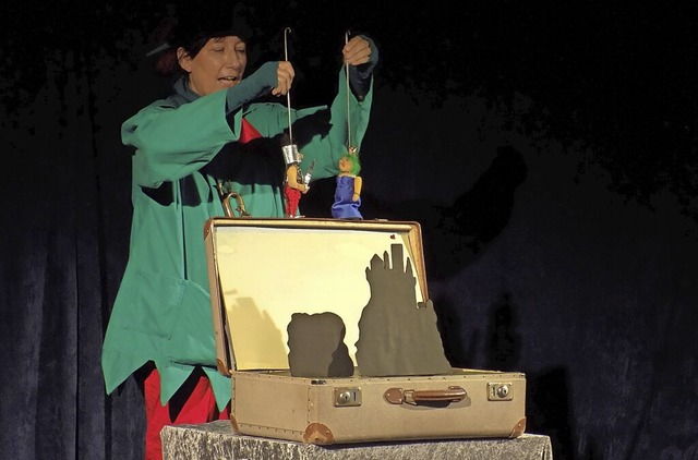 Puppentheater aus dem Koffer: Susanne ...etersilie die Laufenburger Kulturtage.  | Foto: Brigitte Chymo