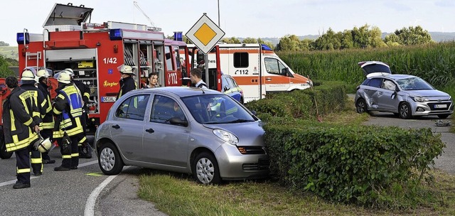 Der rechte Wagen war beim Aufprall be...r beider Pkw wurden leicht verletzt.    | Foto: Wolfgang Knstle