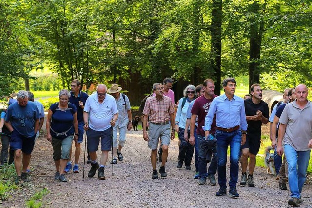 Brgerinnen und Brger erfuhren bei de... einen bewirtschafteten Wald ausmacht.  | Foto: Sandra Decoux-Kone