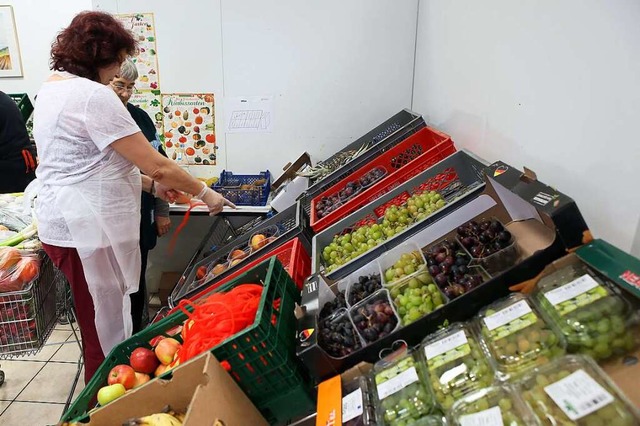 Mehr als 100 Ehrenamtliche helfen in der Lahrer Tafel mit (Foto von 2016).   | Foto: Christoph Breithaupt