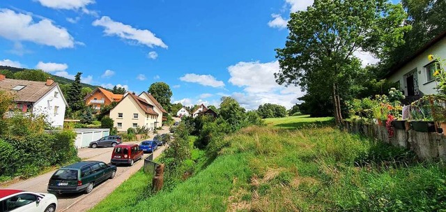 Eng und  zugeparkt geht es schon jetzt...bis zu 18 Wohneinheiten  hinzu kommen.  | Foto: Julius Wilhelm Steckmeister