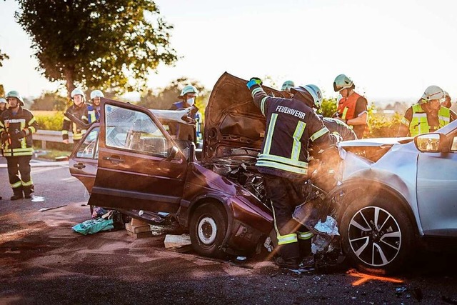 Bei einem schweren Unfall auf der B3 b...Frau schwer, ein Mann leicht verletzt.  | Foto: Andreas Berger