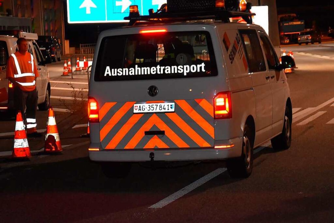Die Vorhut der Schwerlasttransporte an der Autobahnzollanlage  | Foto: Heinz und Monika Vollmar