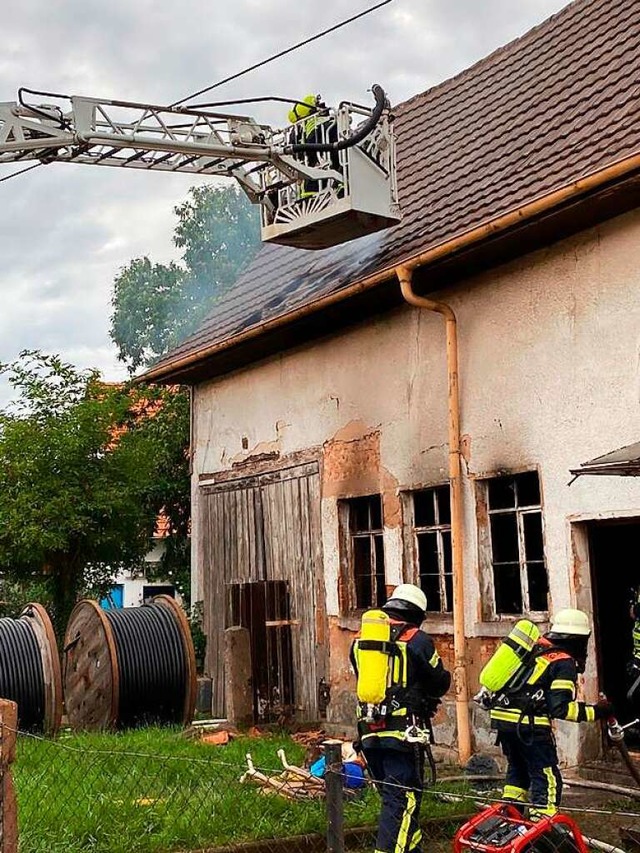 Brandstiftung war die Ursache fr das ...ehenden Gebude in Offenburg-Griesheim  | Foto: Feuerwehr Offenburg